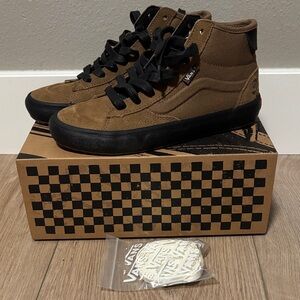 Brand new unisex Vans High-Top Sneakers - Dirt and Black